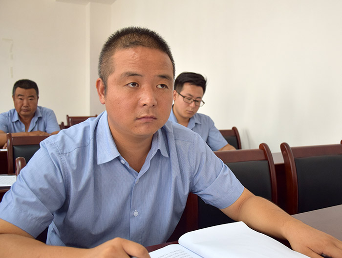 龍江公司召開(kāi)“兩學(xué)一做”集體學(xué)習會(huì )議 專(zhuān)題學(xué)習黨章黨規