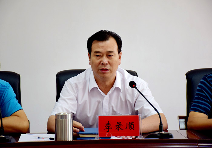 龍江公司召開(kāi)“兩學(xué)一做”集體學(xué)習會(huì )議 專(zhuān)題學(xué)習黨章黨規