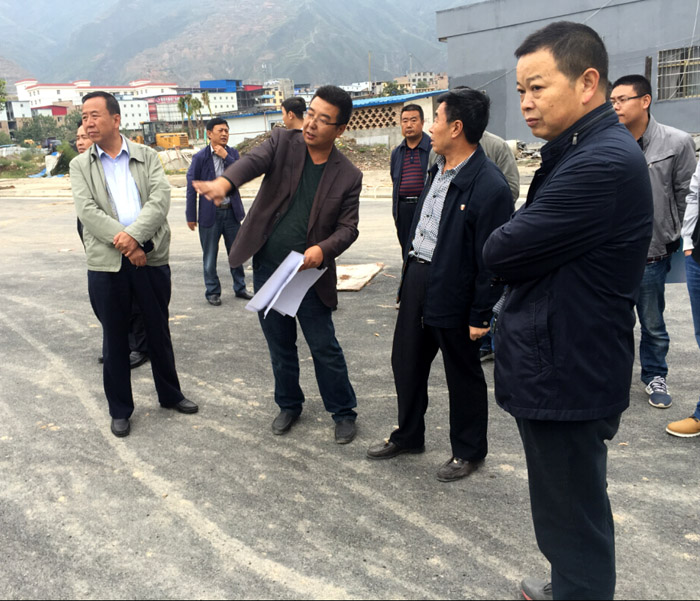 住房和城鄉建設局領(lǐng)導檢查指導階州廣場(chǎng)項目建設