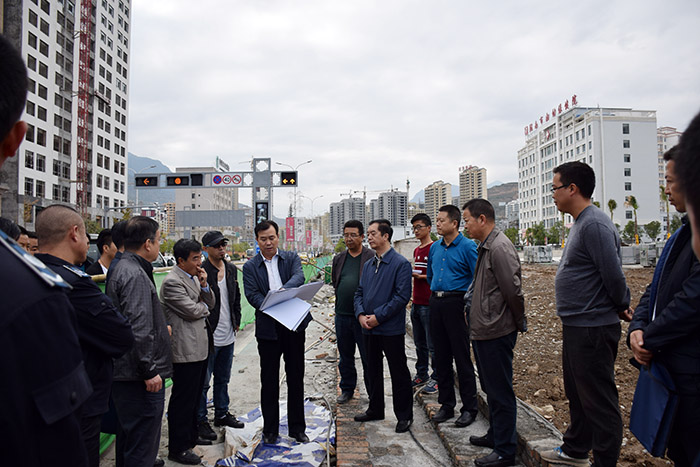 副市長(cháng)徐世林組織召開(kāi)推進(jìn)階州廣場(chǎng)建設現場(chǎng)辦公會(huì )議