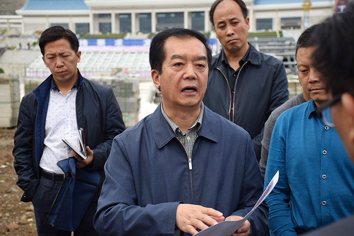 副市長(cháng)徐世林組織召開(kāi)推進(jìn)階州廣場(chǎng)建設現場(chǎng)辦公會(huì )議