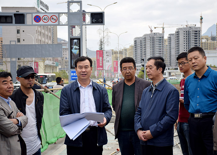 副市長(cháng)徐世林組織召開(kāi)推進(jìn)階州廣場(chǎng)建設現場(chǎng)辦公會(huì )議