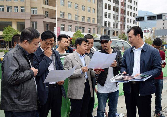 副市長(cháng)徐世林組織召開(kāi)推進(jìn)階州廣場(chǎng)建設現場(chǎng)辦公會(huì )議