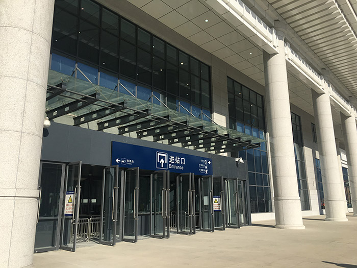 全國、省市政協(xié)委員體驗蘭渝鐵路、視察階州廣場(chǎng)