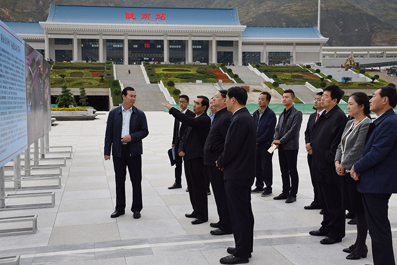 最高人民法院副院長(cháng)景漢朝一行視察隴南站及階州廣場(chǎng)