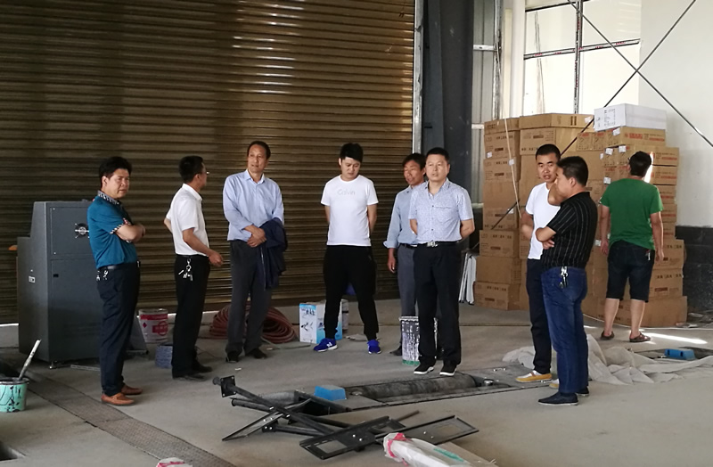 市委第三輪巡查第五巡查組深入市龍江城鄉發(fā)展集團下屬機動(dòng)車(chē)安全技術(shù)檢測公司和汽車(chē)服務(wù)公司開(kāi)展巡查工作