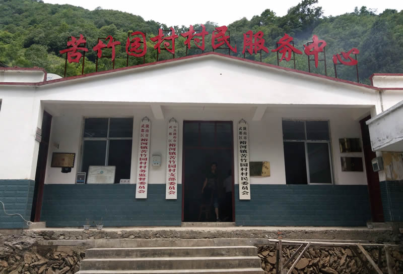 市龍江集團公司總經(jīng)理李錄順一行深入聯(lián)系村開(kāi)展雙聯(lián)幫扶工作