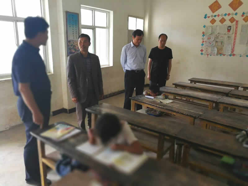 總經(jīng)理李錄順一行赴文縣橋頭鎮調研貧困區精準扶貧工作