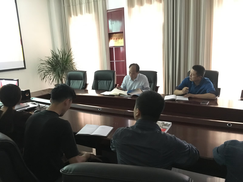 市龍江城鄉發(fā)展集團公司集體學(xué)習《習近平的七年知青歲月》并觀(guān)看《巡視利劍》專(zhuān)題片