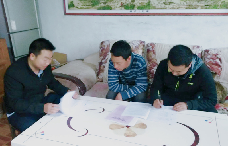 市龍江城鄉發(fā)展集團公司深入幫扶村完善落實(shí)“一戶(hù)一策”精準脫貧計劃