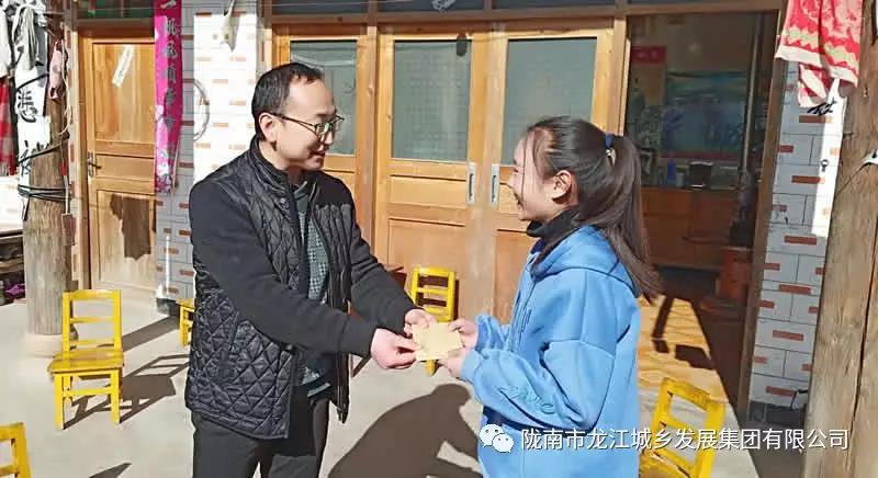 堅持精準幫扶，合力脫貧攻堅——市龍江城鄉發(fā)展集團、隴南太平洋財險公司聯(lián)合開(kāi)展幫扶文縣橋頭鎮安子坡村2019年春節慰問(wèn)活動(dòng)