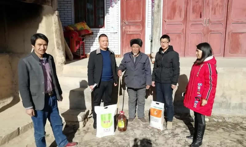 堅持精準幫扶，合力脫貧攻堅——市龍江城鄉發(fā)展集團、隴南太平洋財險公司聯(lián)合開(kāi)展幫扶文縣橋頭鎮安子坡村2019年春節慰問(wèn)活動(dòng)