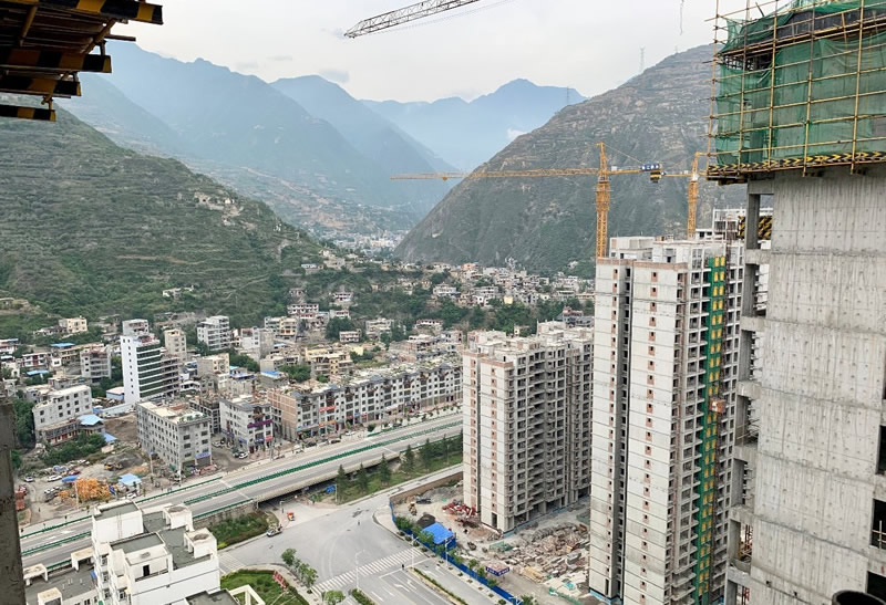 匠心傾注、喜封金頂——龍江?雙子座商住小區主體順利封頂