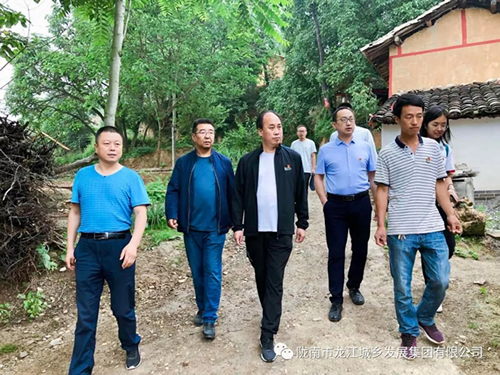 市龍江城鄉發(fā)展集團在橋頭鎮安子坡村積極開(kāi)展幫扶主題實(shí)踐活動(dòng)