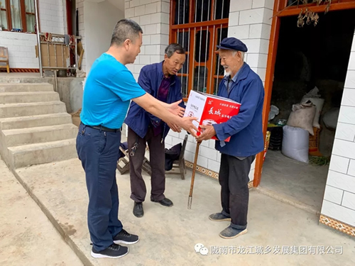 市龍江城鄉發(fā)展集團在橋頭鎮安子坡村積極開(kāi)展幫扶主題實(shí)踐活動(dòng)