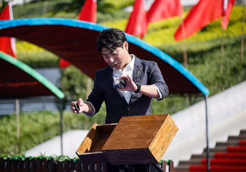 2019武都花椒產(chǎn)銷(xiāo)對接（電商）洽談會(huì )在階州廣場(chǎng)隆重開(kāi)幕~