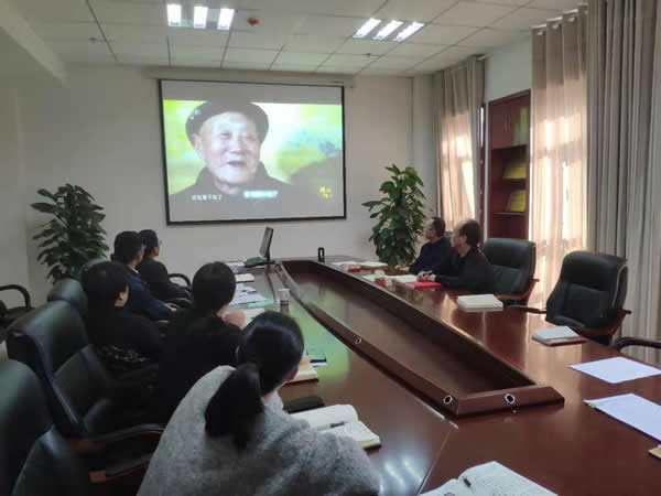 市龍江集團組織黨員職工觀(guān)看《榜樣4》