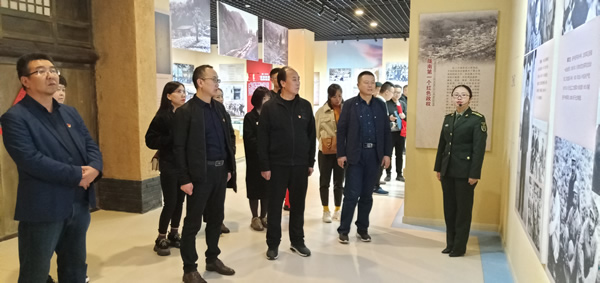 市龍江集團開(kāi)展“不忘初心、牢記使命”主題黨日活動(dòng)