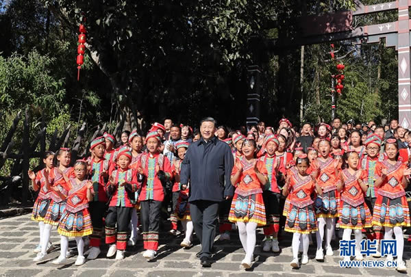 習近平春節前夕赴云南看望慰問(wèn)各族干部群眾  向全國各族人民致以美好的新春祝福  祝各族人民生活越來(lái)越好祝祖國欣欣向榮