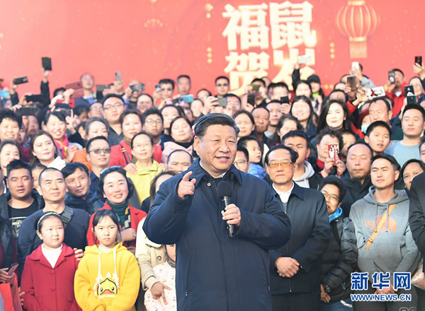 習近平春節前夕赴云南看望慰問(wèn)各族干部群眾  向全國各族人民致以美好的新春祝福  祝各族人民生活越來(lái)越好祝祖國欣欣向榮