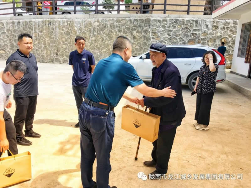 “感黨恩、憶黨史”，--市龍江城鄉發(fā)展集團公司開(kāi)展慶祝建黨99周年主題黨日活動(dòng)