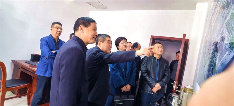 李逢春副市長(cháng)在市龍江集團公司調研指導工作
