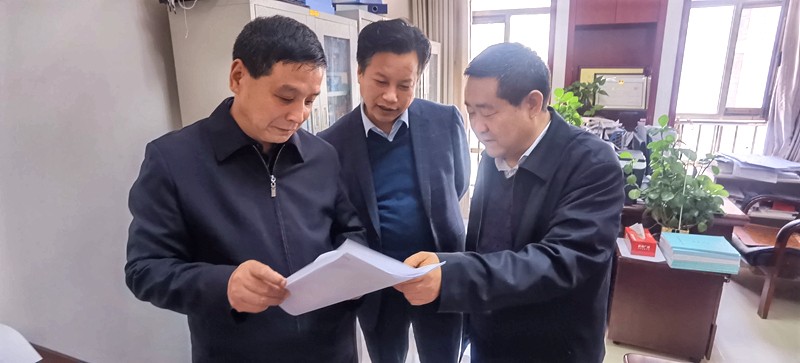 李逢春副市長(cháng)在市龍江集團公司調研指導工作